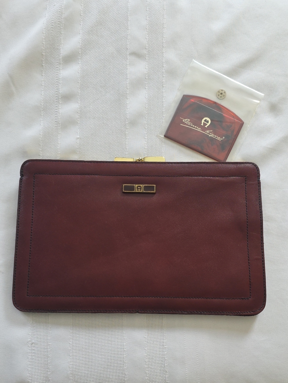 VTG Etienne Aigner Burgundy Leather Clutch Gold Accent Snap And Original Mirror